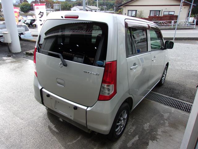 ワゴンR 車いす移動車 前部固定ベルト仕様車 電動固定・リヤシート付 キーレス 社外アルミホイール(15枚目)