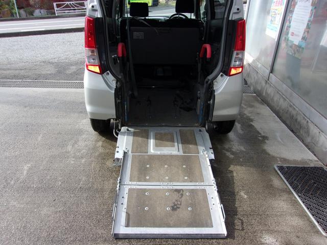 ワゴンR 車いす移動車 前部固定ベルト仕様車 電動固定・リヤシート付 キーレス 社外アルミホイール(21枚目)