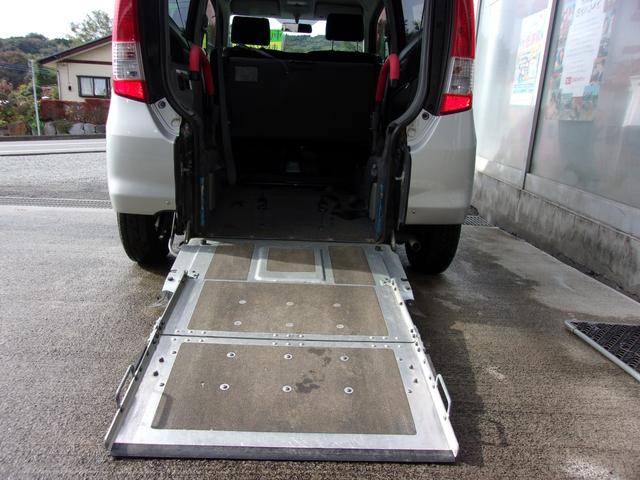 ワゴンR 車いす移動車 前部固定ベルト仕様車 電動固定・リヤシート付 キーレス 社外アルミホイール(24枚目)