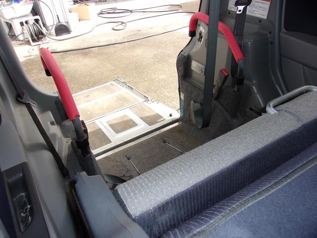 ワゴンR 車いす移動車 前部固定ベルト仕様車 電動固定・リヤシート付 キーレス 社外アルミホイール(26枚目)