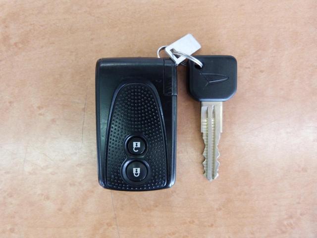 ミラココア ココアプラスX ツートンカラー エコアイドル LEDヘッドライト フォグランプ CDオーディオ 電動格納ドアミラー オートエアコン ベンチシート 運転席シートリフター ルーフレール ドアバイザー スマートキー(39枚目)