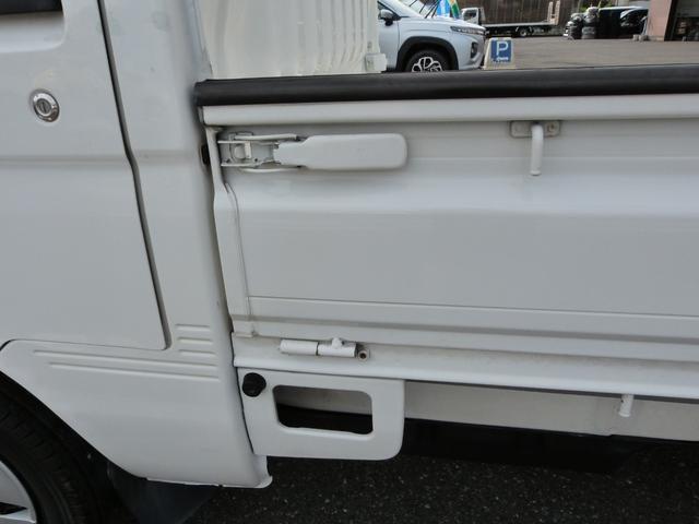 ハイゼットトラック 農用スペシャルＶＳ　４ＷＤ　５ＭＴ　三方開　エアコン　純正ラジオ　ゲートプロテクター　荷台作業灯　ライトレベライザー　ドアバイザー（15枚目）