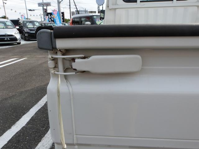 ハイゼットトラック 農用スペシャルＶＳ　４ＷＤ　５ＭＴ　三方開　エアコン　純正ラジオ　ゲートプロテクター　荷台作業灯　ライトレベライザー　ドアバイザー（16枚目）