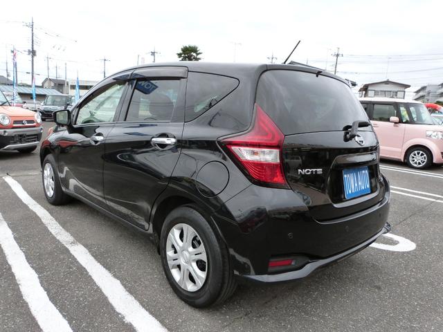 ノート Ｘ　Ｖセレクション　インテリジェントエマージェンシーブレーキ　アラウンドビューモニター　インテリジェントルームミラー　純正ナビ　地デジＴＶ　オートライト　アイドリングストップ　ＥＴＣ　プッシュスタート　スマートキー（9枚目）