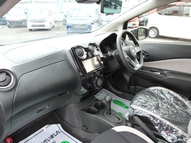 ノート Ｘ　Ｖセレクション　インテリジェントエマージェンシーブレーキ　アラウンドビューモニター　インテリジェントルームミラー　純正ナビ　地デジＴＶ　オートライト　アイドリングストップ　ＥＴＣ　プッシュスタート　スマートキー（13枚目）