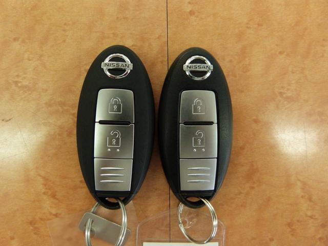 ノート Ｘ　Ｖセレクション　インテリジェントエマージェンシーブレーキ　アラウンドビューモニター　インテリジェントルームミラー　純正ナビ　地デジＴＶ　オートライト　アイドリングストップ　ＥＴＣ　プッシュスタート　スマートキー（41枚目）