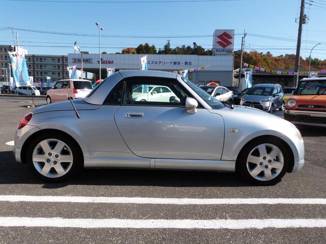 コペン アクティブトップ　電動オープン　ＭＴモード付き　赤レザーシート　シートヒーター　フォグランプ　社外ナビ　フルセグＴＶ　Ｂｌｕｅｔｏｏｔｈオーディオ　純正アルミ　キーレス（4枚目）