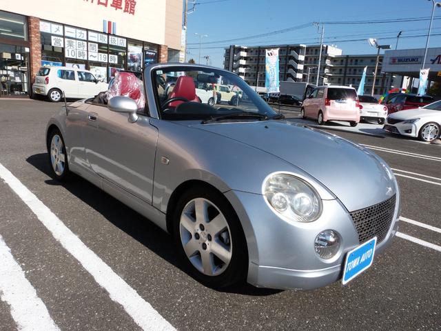 コペン アクティブトップ　電動オープン　ＭＴモード付き　赤レザーシート　シートヒーター　フォグランプ　社外ナビ　フルセグＴＶ　Ｂｌｕｅｔｏｏｔｈオーディオ　純正アルミ　キーレス（10枚目）