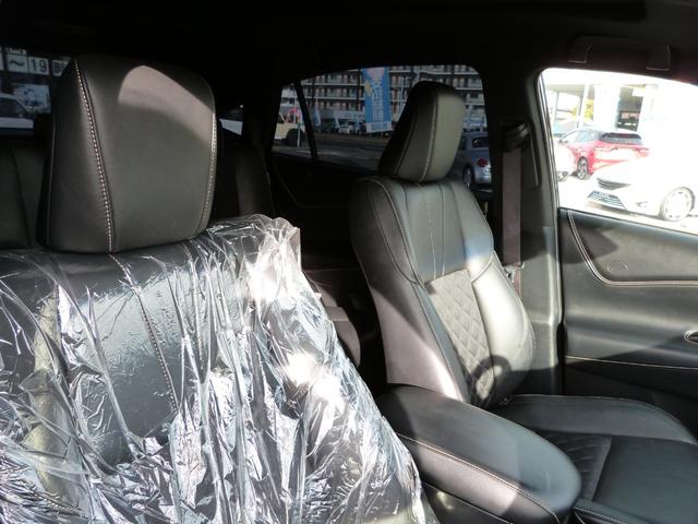 ハリアー プレミアム　トヨタセーフティセンス　運転席パワーシート　パワーバックドア　電動パーキングブレーキ　電動チルト＆テレスコピックステアリング　電動サンルーフ　オートハイビーム　ナビ　バックカメラ　フルセグＴＶ（11枚目）