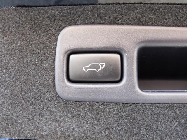 ハリアー プレミアム　トヨタセーフティセンス　運転席パワーシート　パワーバックドア　電動パーキングブレーキ　電動チルト＆テレスコピックステアリング　電動サンルーフ　オートハイビーム　ナビ　バックカメラ　フルセグＴＶ（19枚目）