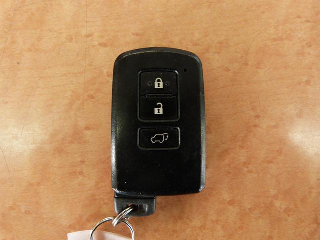 ハリアー プレミアム　トヨタセーフティセンス　運転席パワーシート　パワーバックドア　電動パーキングブレーキ　電動チルト＆テレスコピックステアリング　電動サンルーフ　オートハイビーム　ナビ　バックカメラ　フルセグＴＶ（48枚目）