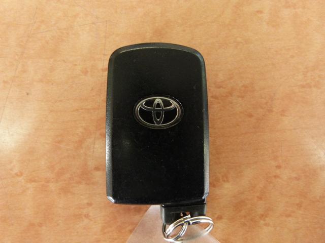 ハリアー プレミアム　トヨタセーフティセンス　運転席パワーシート　パワーバックドア　電動パーキングブレーキ　電動チルト＆テレスコピックステアリング　電動サンルーフ　オートハイビーム　ナビ　バックカメラ　フルセグＴＶ（49枚目）