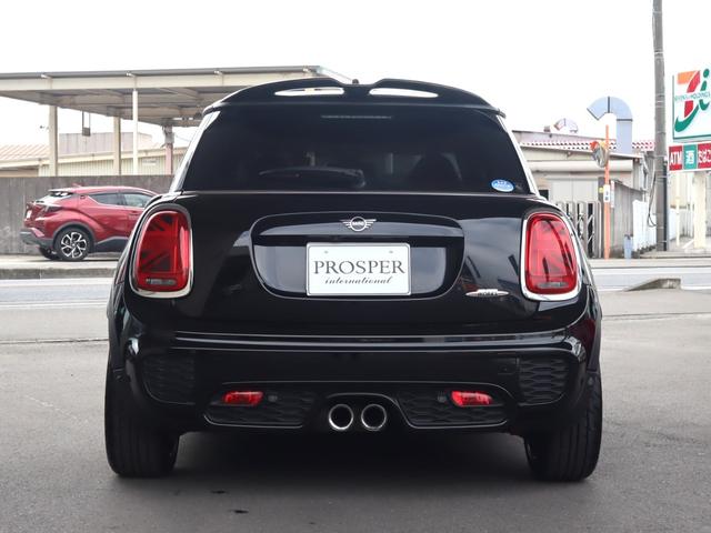 ＭＩＮＩ ジョンクーパーワークス　右ハンドル　ディーラー車（3枚目）