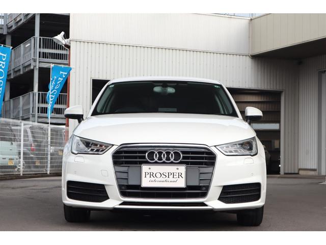 Ａ１ １．０ＴＦＳＩ　ナビキセノンプラスＰ　コンビニエンスＰ　右ハンドル　ディーラー車（2枚目）