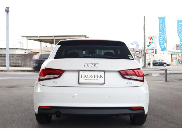 Ａ１ １．０ＴＦＳＩ　ナビキセノンプラスＰ　コンビニエンスＰ　右ハンドル　ディーラー車（3枚目）