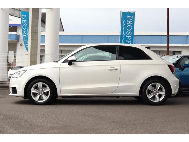 Ａ１ １．０ＴＦＳＩ　ナビキセノンプラスＰ　コンビニエンスＰ　右ハンドル　ディーラー車（5枚目）
