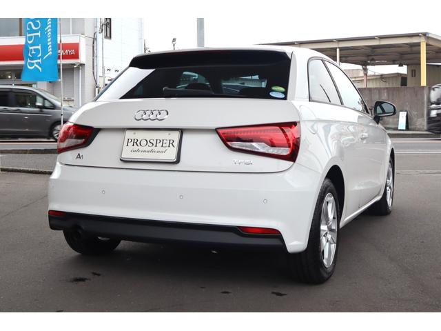 Ａ１ １．０ＴＦＳＩ　ナビキセノンプラスＰ　コンビニエンスＰ　右ハンドル　ディーラー車（7枚目）