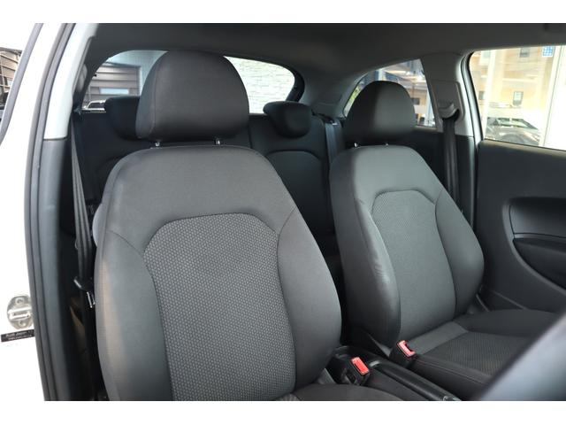 Ａ１ １．０ＴＦＳＩ　ナビキセノンプラスＰ　コンビニエンスＰ　右ハンドル　ディーラー車（13枚目）