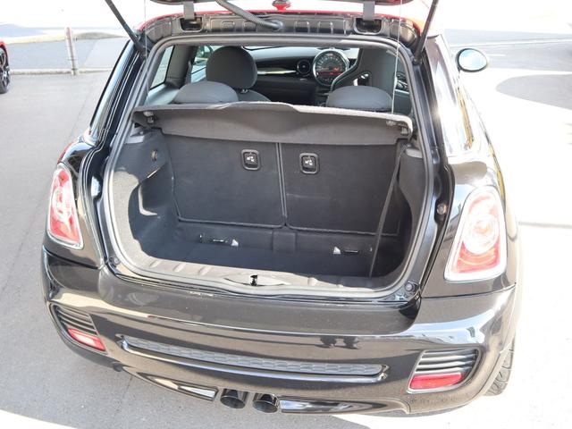 ＭＩＮＩ ジョンクーパーワークス　６速ＭＴ車　右ハンドル　ディーラー車（18枚目）