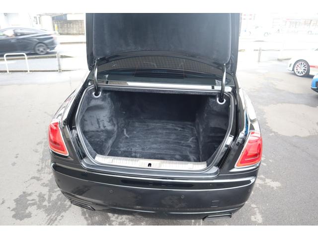 ゴーストII ブラックバッジ　スターライトヘッドライナー　コーチライン　右ハンドル　ディーラー車（18枚目）