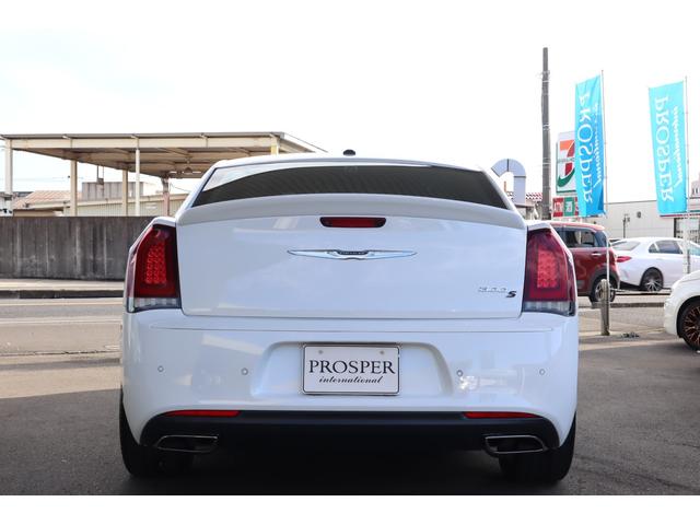 クライスラー・３００ ３００Ｓ　右ハンドル　ディーラー車（3枚目）