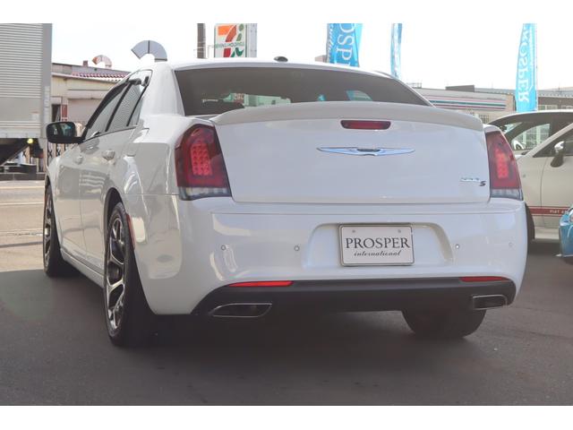 クライスラー・３００ ３００Ｓ　右ハンドル　ディーラー車（8枚目）