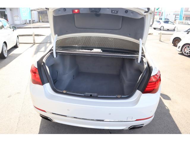 ７シリーズ ７４０ｉ　プラスＰＫＧ　コンフォートＰＫＧ　アドバンスドアクティブセーフティＰＫＧ　右ハンドル　ディーラー車（18枚目）