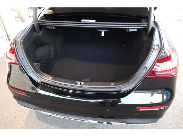 Ｅクラス Ｅ２２０ｄ　スポーツ　ＡＭＧラインインテリアＰＫＧ　エクスクルーシブＰＫＧ　右ハンドル　法人ワンオーナー　ディーラー車（18枚目）