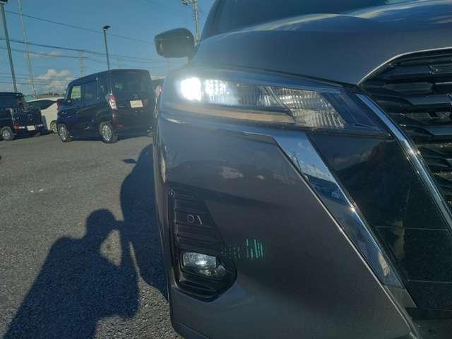 キックス 1.2 X ツートーン インテリアエディション 日産純正9インチメモリーナビ/フルセグTV/アラウンドビューモニター/前後ドラレコ/ETC/LEDヘッドライト/インテリキー/シートヒーター/ステアリングヒーター/衝突軽減ブレーキ/踏み間違い防止(20枚目)