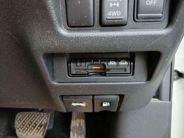 ジューク 1.6 16GT FOUR タイプV 4WD 先行初売り特 価 車/日産純正メモリーナビ/ワンセグTV/アルミホイール オートエアコン/インテリキー/盗難防止装置/ワンオーナー/ETC/バックモニター/(5枚目)