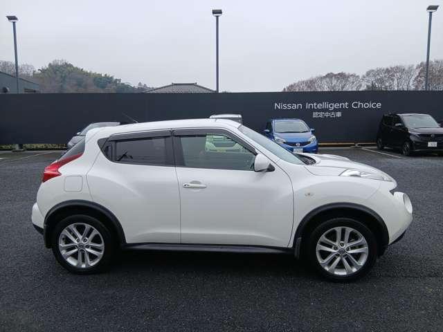 ジューク 1.6 16GT FOUR タイプV 4WD 先行初売り特 価 車/日産純正メモリーナビ/ワンセグTV/アルミホイール オートエアコン/インテリキー/盗難防止装置/ワンオーナー/ETC/バックモニター/(15枚目)