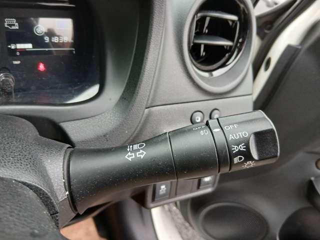 ノート １．２　ｅ－ＰＯＷＥＲ　メダリスト　初売り特　価　車／純正ナビ／フルセグＴＶ　被害軽減ブレーキ　ＴＶナビ　禁煙　バックモニター　インテリキー　盗難防止装置　ＬＥＤランプ　車線逸脱警報システム　キーフリー　アルミホイール　ＥＴＣ　オートエアコン　記録簿　パワーウインドウ　ＡＢＳ（12枚目）