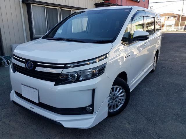 ヴォクシー ハイブリッドＶ　スマートキー・９インチナビ・フルセグＴＶ・走行中見れます・ブルートゥース・バックモニター・後席フリップダウンモニター・ＥＴＣ・ＴＲＤフルエアロ・ＦＯＧ・１５アルミ・両側パワースライドドア・車検９年６月（2枚目）