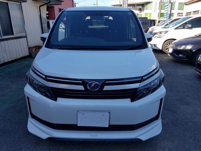 ヴォクシー ハイブリッドＶ　スマートキー・９インチナビ・フルセグＴＶ・走行中見れます・ブルートゥース・バックモニター・後席フリップダウンモニター・ＥＴＣ・ＴＲＤフルエアロ・ＦＯＧ・１５アルミ・両側パワースライドドア・車検９年６月（3枚目）