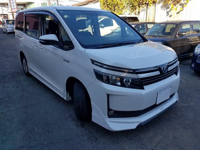 ヴォクシー ハイブリッドＶ　スマートキー・９インチナビ・フルセグＴＶ・走行中見れます・ブルートゥース・バックモニター・後席フリップダウンモニター・ＥＴＣ・ＴＲＤフルエアロ・ＦＯＧ・１５アルミ・両側パワースライドドア・車検９年６月（4枚目）