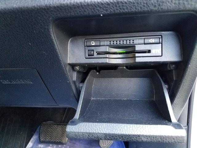 ヴォクシー ハイブリッドＶ　スマートキー・９インチナビ・フルセグＴＶ・走行中見れます・ブルートゥース・バックモニター・後席フリップダウンモニター・ＥＴＣ・ＴＲＤフルエアロ・ＦＯＧ・１５アルミ・両側パワースライドドア・車検９年６月（14枚目）