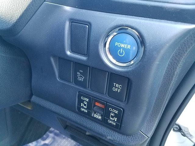 ヴォクシー ハイブリッドＶ　スマートキー・９インチナビ・フルセグＴＶ・走行中見れます・ブルートゥース・バックモニター・後席フリップダウンモニター・ＥＴＣ・ＴＲＤフルエアロ・ＦＯＧ・１５アルミ・両側パワースライドドア・車検９年６月（16枚目）