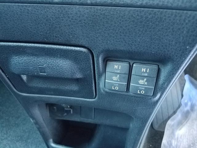 ヴォクシー ハイブリッドＶ　スマートキー・９インチナビ・フルセグＴＶ・走行中見れます・ブルートゥース・バックモニター・後席フリップダウンモニター・ＥＴＣ・ＴＲＤフルエアロ・ＦＯＧ・１５アルミ・両側パワースライドドア・車検９年６月（19枚目）