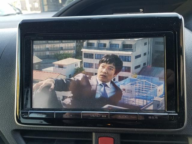 ヴォクシー ハイブリッドＶ　スマートキー・９インチナビ・フルセグＴＶ・走行中見れます・ブルートゥース・バックモニター・後席フリップダウンモニター・ＥＴＣ・ＴＲＤフルエアロ・ＦＯＧ・１５アルミ・両側パワースライドドア・車検９年６月（20枚目）