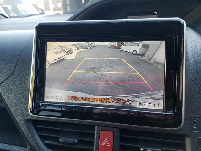 ヴォクシー ハイブリッドＶ　スマートキー・９インチナビ・フルセグＴＶ・走行中見れます・ブルートゥース・バックモニター・後席フリップダウンモニター・ＥＴＣ・ＴＲＤフルエアロ・ＦＯＧ・１５アルミ・両側パワースライドドア・車検９年６月（21枚目）