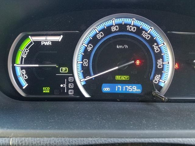 ヴォクシー ハイブリッドＶ　スマートキー・９インチナビ・フルセグＴＶ・走行中見れます・ブルートゥース・バックモニター・後席フリップダウンモニター・ＥＴＣ・ＴＲＤフルエアロ・ＦＯＧ・１５アルミ・両側パワースライドドア・車検９年６月（25枚目）