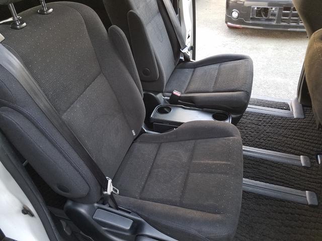 ヴォクシー ハイブリッドＶ　スマートキー・９インチナビ・フルセグＴＶ・走行中見れます・ブルートゥース・バックモニター・後席フリップダウンモニター・ＥＴＣ・ＴＲＤフルエアロ・ＦＯＧ・１５アルミ・両側パワースライドドア・車検９年６月（30枚目）