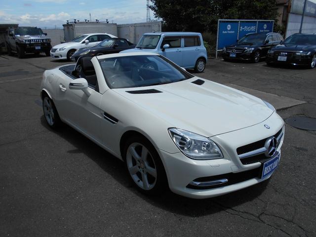 ＳＬＫ ＳＬＫ２００ブルーエフィシェンシー　ＭＴ　６速ＭＴ　レザーパッケージ　ブラックインテリア　純正ナビＴＶ　バイキセノン　バリオルーフ　ＥＴＣ　ガラスルーフ　純正１７インチＡＷ　保証書　記録簿　取説　スペアキーレス（5枚目）