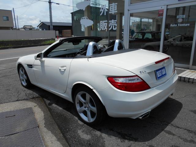 ＳＬＫ ＳＬＫ２００ブルーエフィシェンシー　ＭＴ　６速ＭＴ　レザーパッケージ　ブラックインテリア　純正ナビＴＶ　バイキセノン　バリオルーフ　ＥＴＣ　ガラスルーフ　純正１７インチＡＷ　保証書　記録簿　取説　スペアキーレス（8枚目）