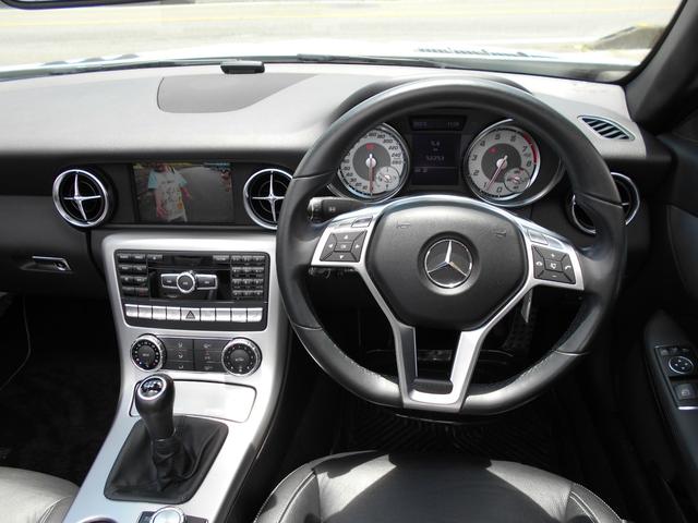 ＳＬＫ ＳＬＫ２００ブルーエフィシェンシー　ＭＴ　６速ＭＴ　レザーパッケージ　ブラックインテリア　純正ナビＴＶ　バイキセノン　バリオルーフ　ＥＴＣ　ガラスルーフ　純正１７インチＡＷ　保証書　記録簿　取説　スペアキーレス（10枚目）