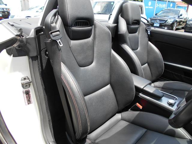 ＳＬＫ ＳＬＫ２００ブルーエフィシェンシー　ＭＴ　６速ＭＴ　レザーパッケージ　ブラックインテリア　純正ナビＴＶ　バイキセノン　バリオルーフ　ＥＴＣ　ガラスルーフ　純正１７インチＡＷ　保証書　記録簿　取説　スペアキーレス（12枚目）
