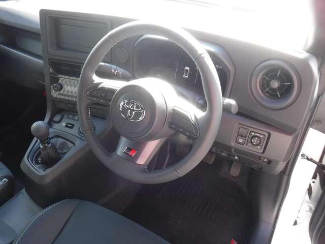 ＧＲヤリス ＲＣ　ワンオーナー　純正６ＭＴ　走行３，０００Ｋｍ（11枚目）