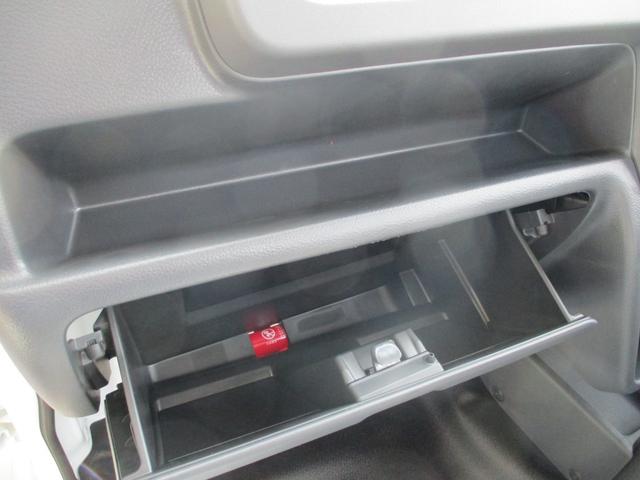 KCエアコン・パワステ農繁仕様 4WD 5MT 前後誤発進抑制機能 車線逸脱警報機能 リヤパーキングセンサー オートライト パートタイム4WD デフロック 荷台作業灯 アッパーメンバーガード リヤゲートチェーン アングルポストプロテクター(18枚目)
