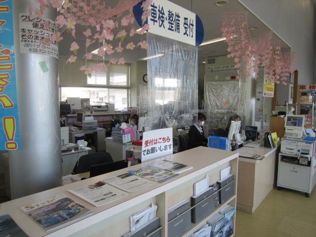 KCエアコン・パワステ農繁仕様 4WD 5MT 前後誤発進抑制機能 車線逸脱警報機能 リヤパーキングセンサー オートライト パートタイム4WD デフロック 荷台作業灯 アッパーメンバーガード リヤゲートチェーン アングルポストプロテクター(48枚目)