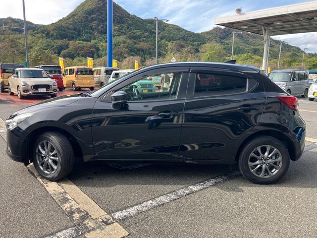 デミオ １５Ｓツーリング　４ＷＤ　スマートシティブレーキ　純正フルセグＳＤナビ　３６０°モニター　シートヒーター　レーダークルーズコントロール　スマートインＥＴＣ　パーキングセンサー　ＬＥＤヘッドライト　フォグランプ　オートハイビーム　純正アルミ　キーフリー（4枚目）